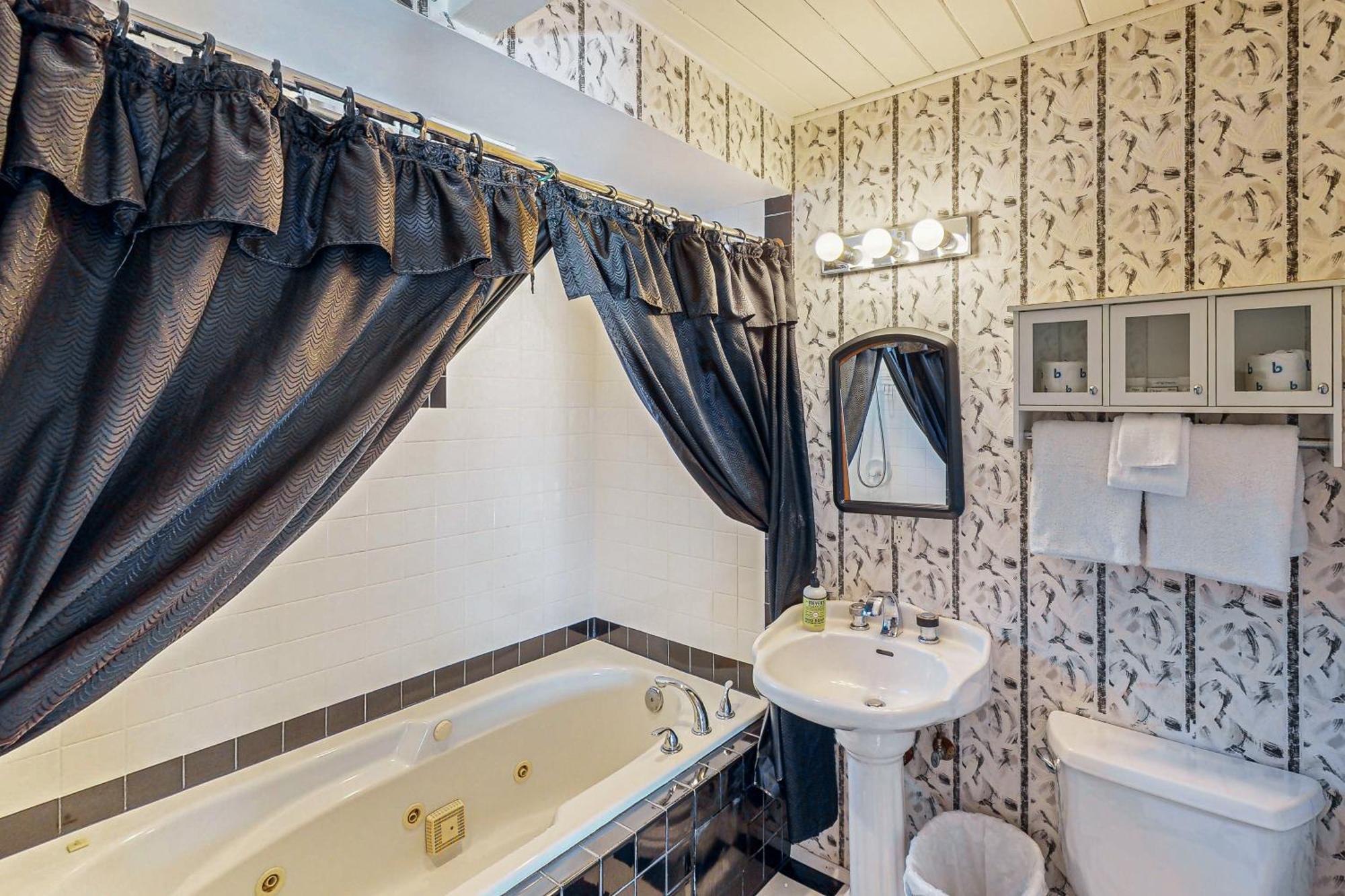 Sebastian'S Crib Condo リンカーン・シティー エクステリア 写真